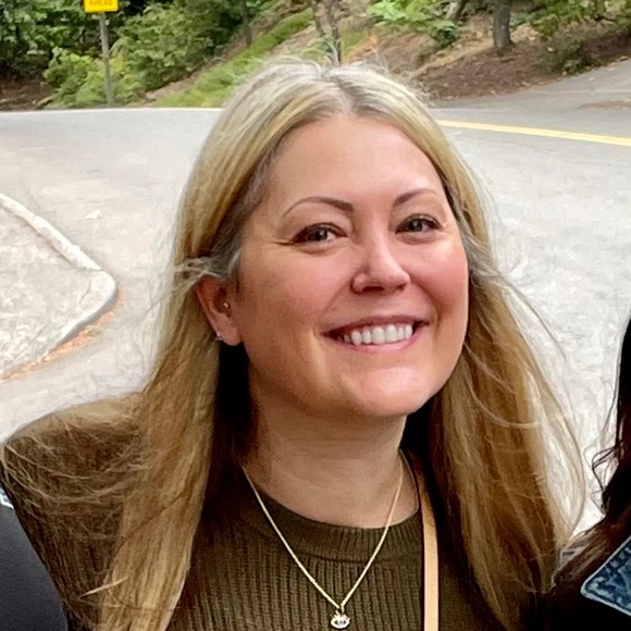 Meet your Posher, Alexis - Picture 1 of 3